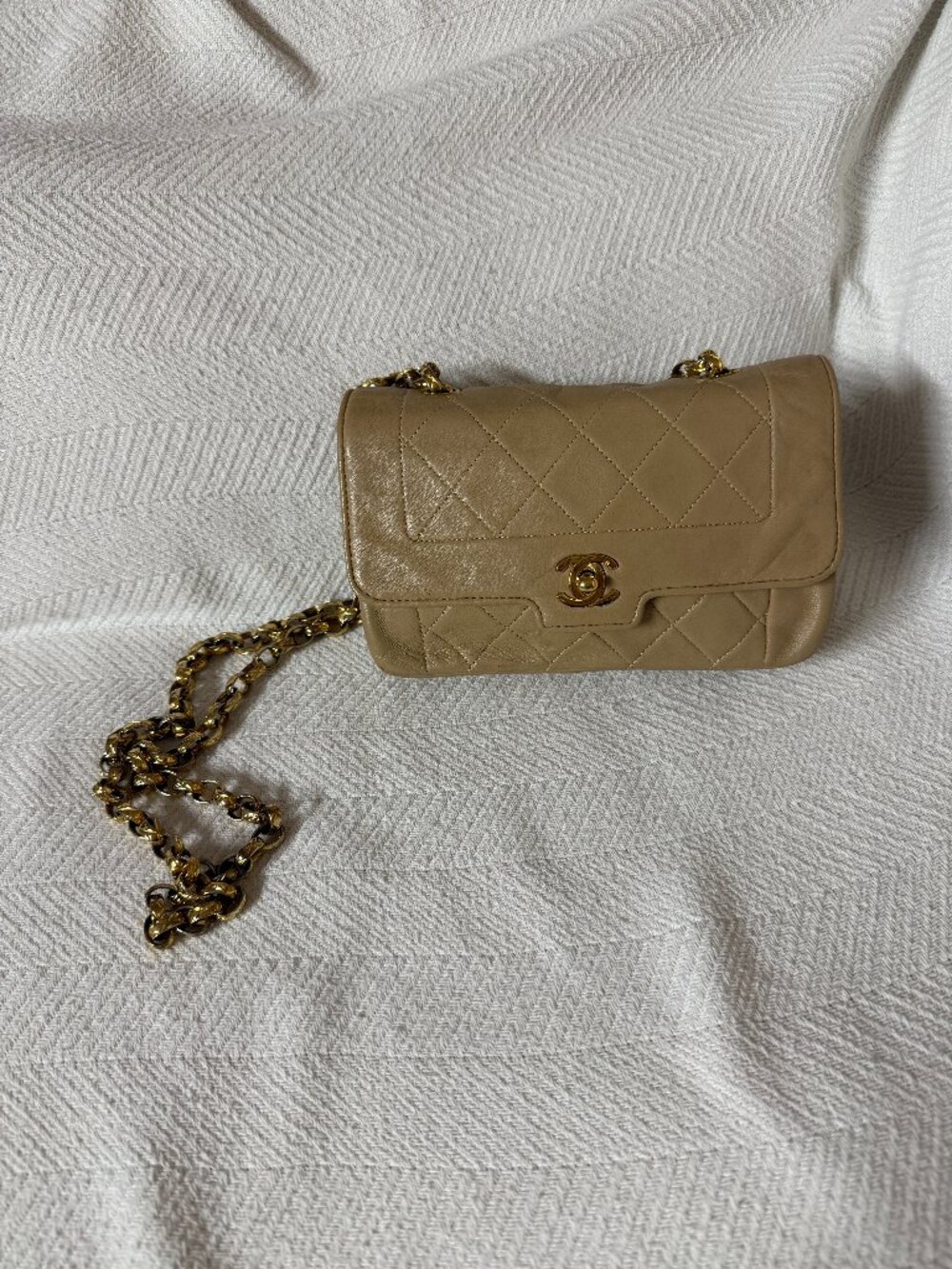 Vintage Chanel Diana flap bag with gold hardware